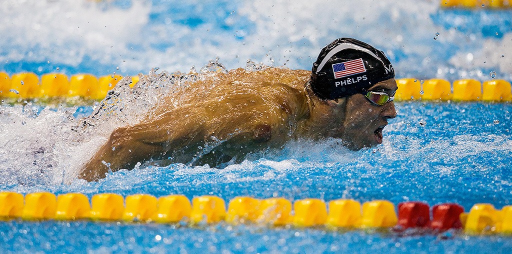 Michael Phelps pounds his way through the crisp water